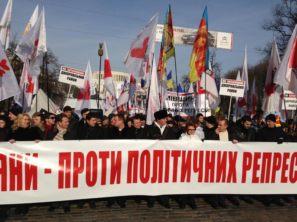 В центре Киева оппозиция требует "Юле волю!". Видео