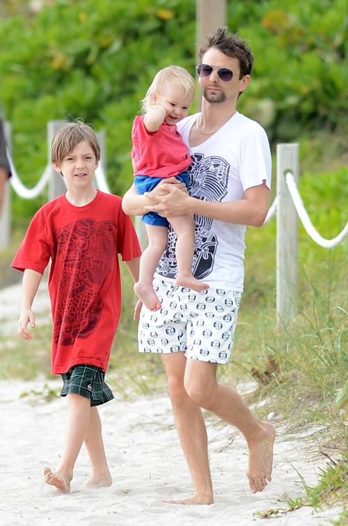 Хадсон и Белами отвезли детей в Майами. Фото