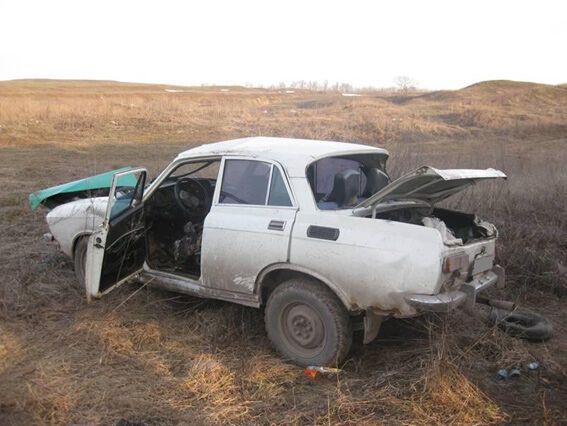 На Донетчине столкнулись поезд и легковой автомобиль