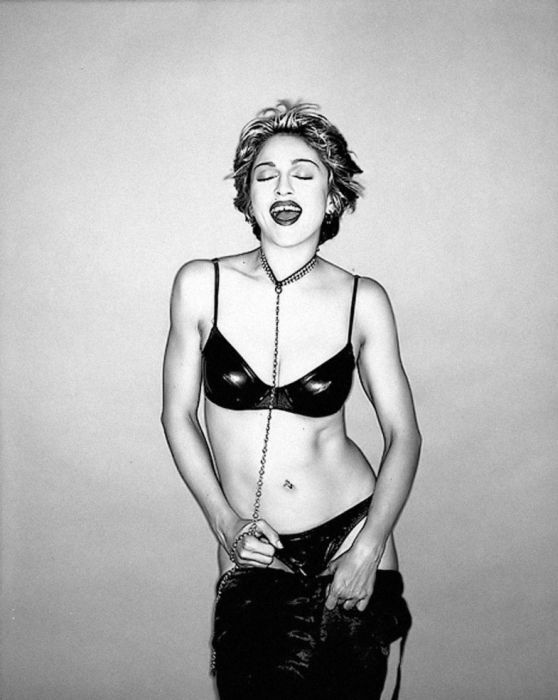 Мадонну хочуть видалити з Instagram за відверті знімки. Фото