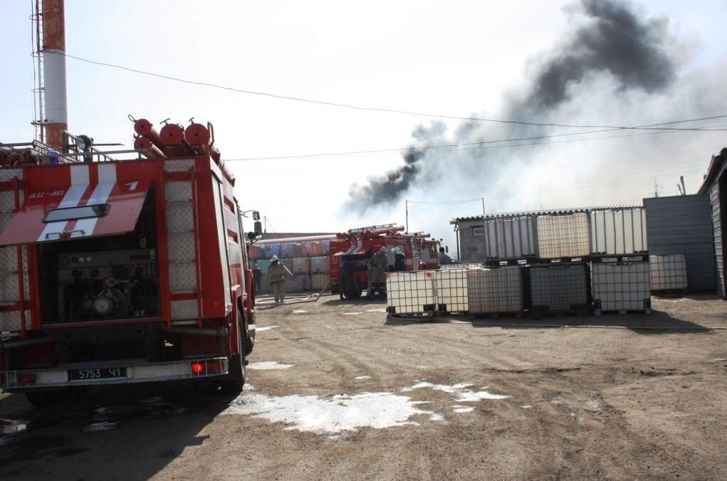 В Запорожье горели склады с химическими веществами