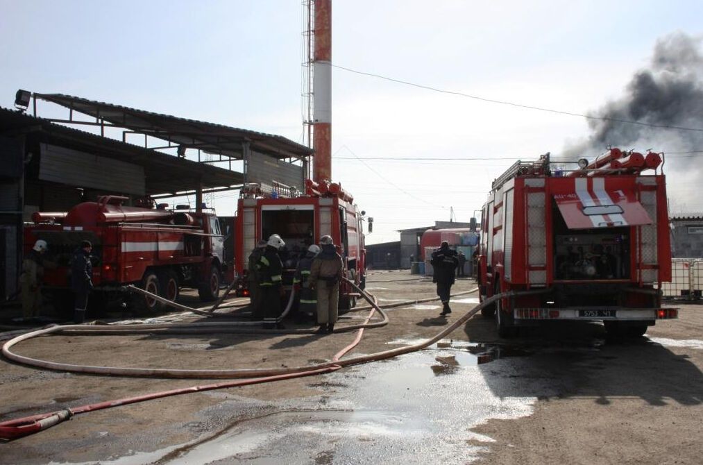 У Запоріжжі горіли склади з хімічними речовинами