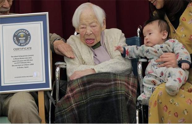 114-летнюю японку признали старейшей женщиной мира 