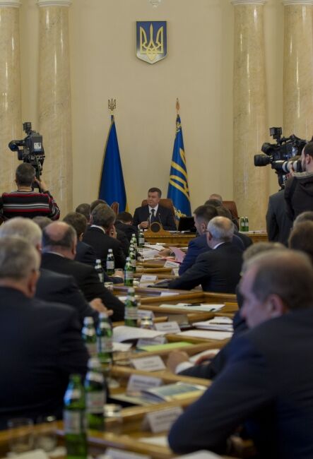 Янукович распорядился открыть горячую линию для детей
