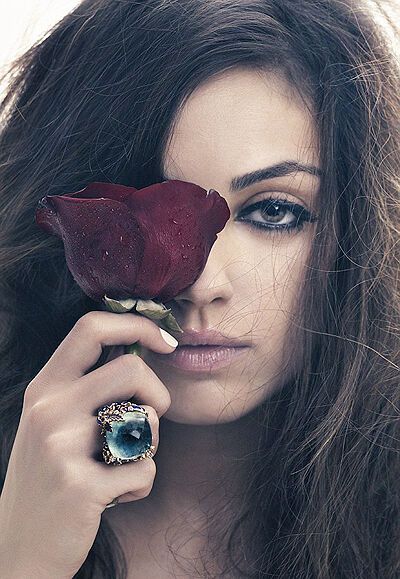 Мила Кунис представила свежий выпуск Marie Claire. Фото