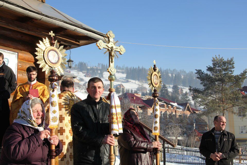 Священики УГКЦ змагаються на лижах. Фото