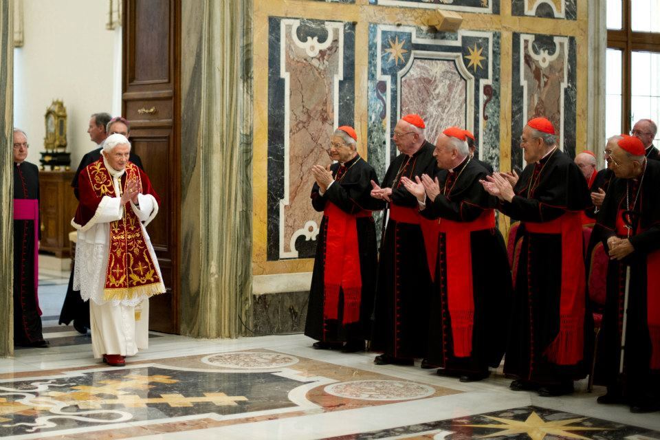 Бенедикт XVI пообещал слушаться нового Папу