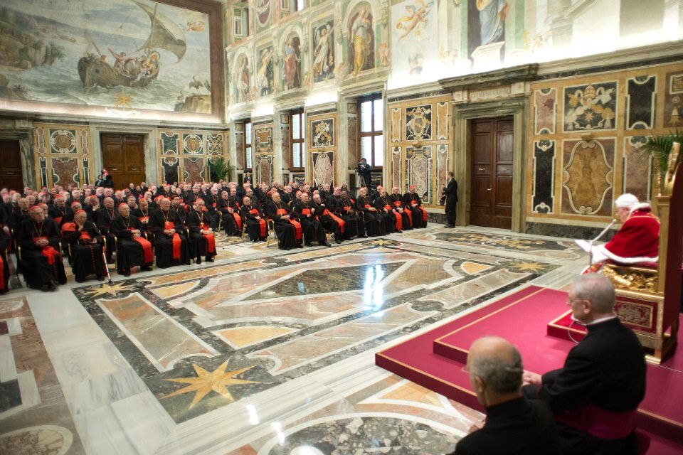 Бенедикт XVI пообіцяв слухатися нового Папу