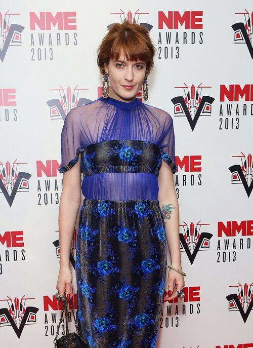 Флоренс Уэлч урвала две статуэтки NME Awards. Фото