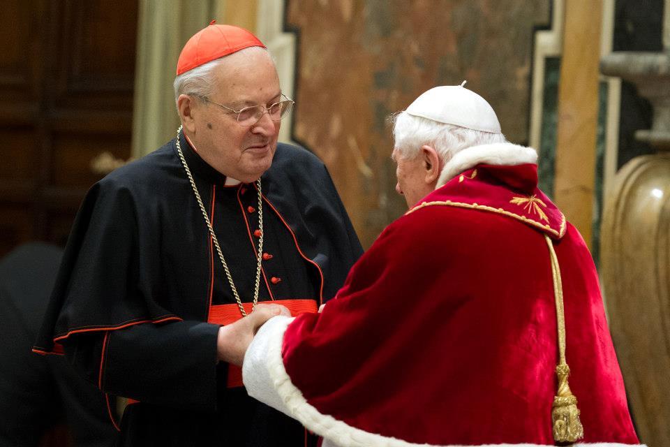 Бенедикт XVI пообещал слушаться нового Папу