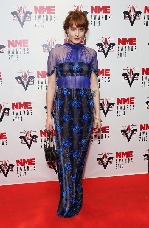 Флоренс Уэлч урвала две статуэтки NME Awards. Фото