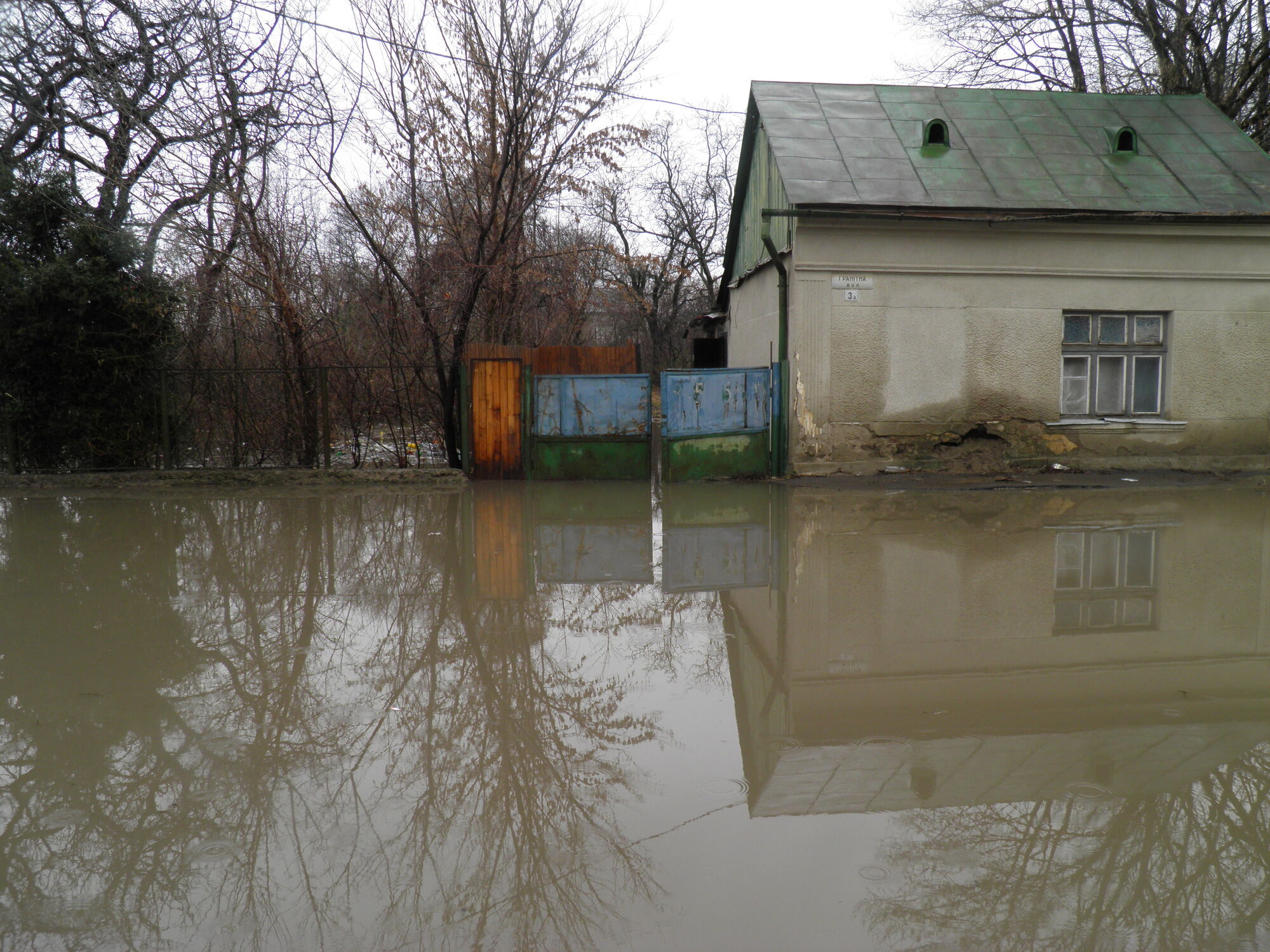 Около 150 домов подтоплены в Закарпатье. Видео