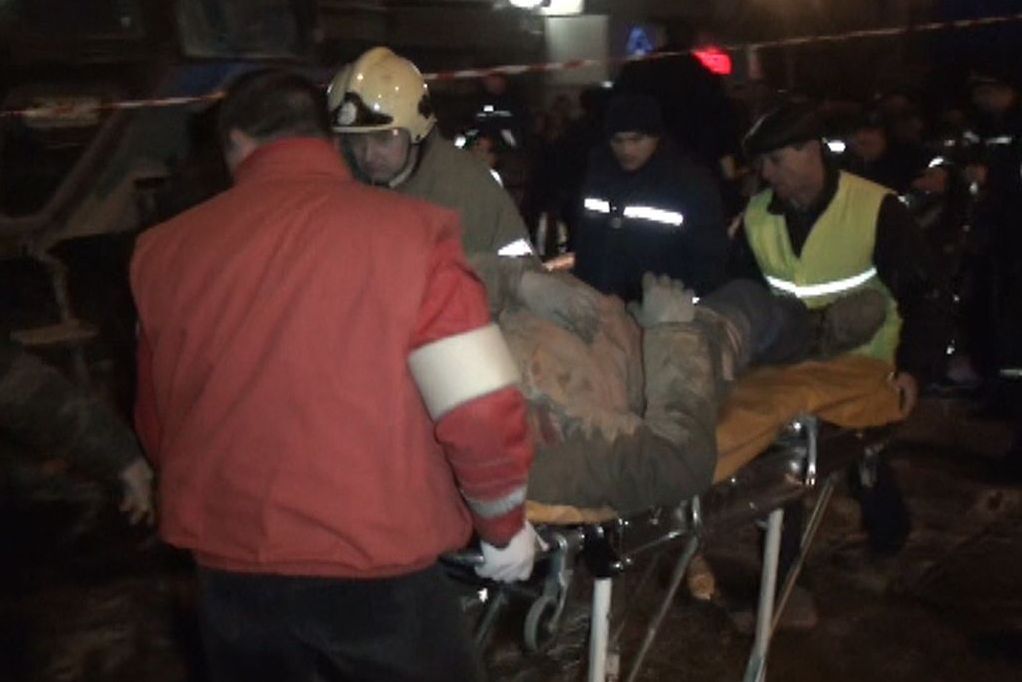 На Прикарпатье мужчину завалило землей в траншее. Фото. Видео