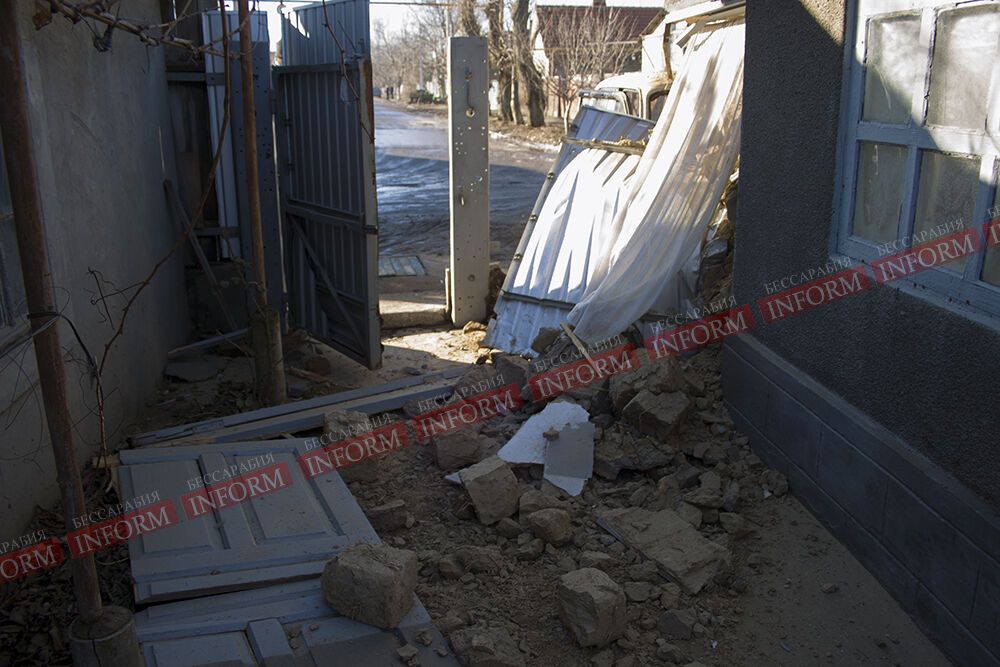 В Измаиле пьяный на "Жигулях" въехал в жилой дом. Фото, видео