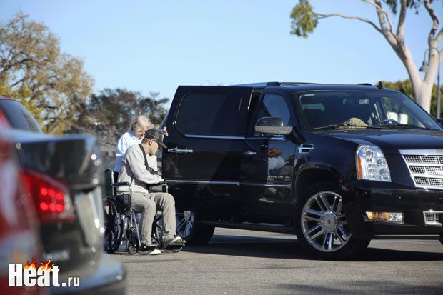 Алексей Воробьев передвигается в инвалидном кресле. Фото