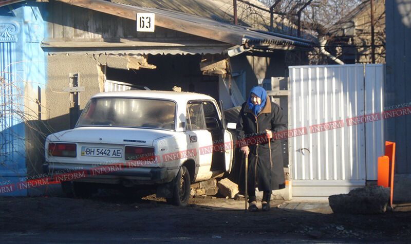 В Измаиле пьяный на "Жигулях" въехал в жилой дом. Фото, видео