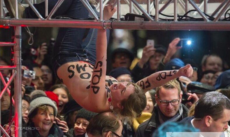 FEMEN устроили акцию на красной дорожке Берлинале. Видео