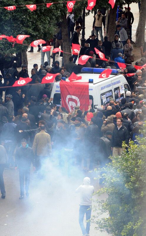 Туніс лихоманить після вбивства лідера опозиції. Відео