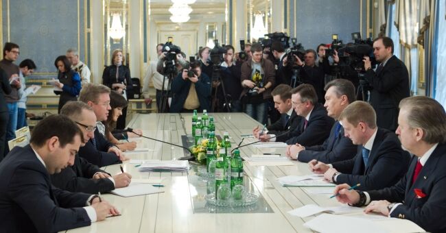 Янукович – Фюле: мы внимательно следим за сигналами ЕС