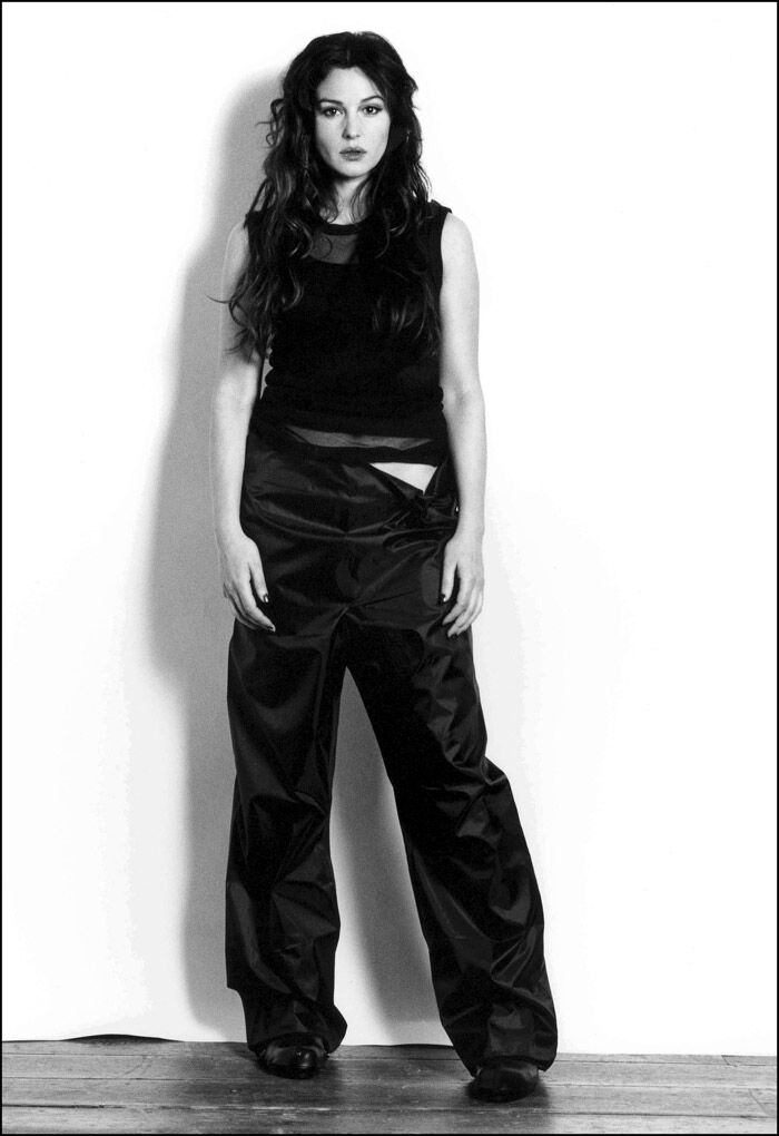 Даже упитанный живот не портит Монику Беллуччи