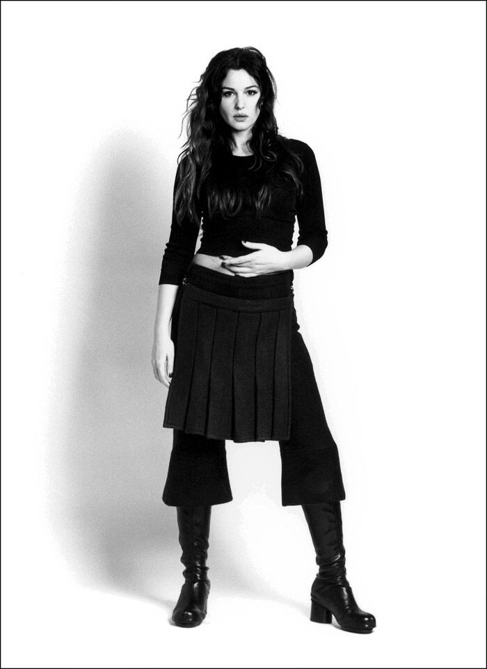 Даже упитанный живот не портит Монику Беллуччи