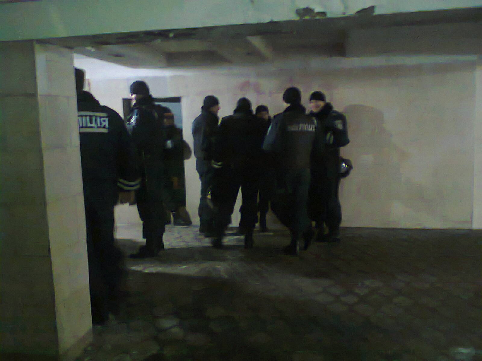 Несколько сот милиционеров охраняют порядок у Украинского дома
