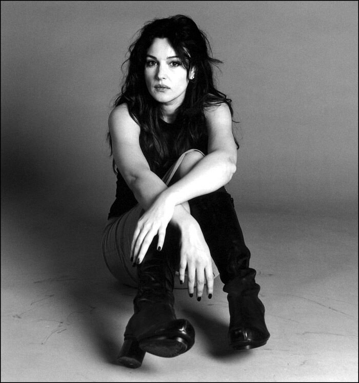 Даже упитанный живот не портит Монику Беллуччи