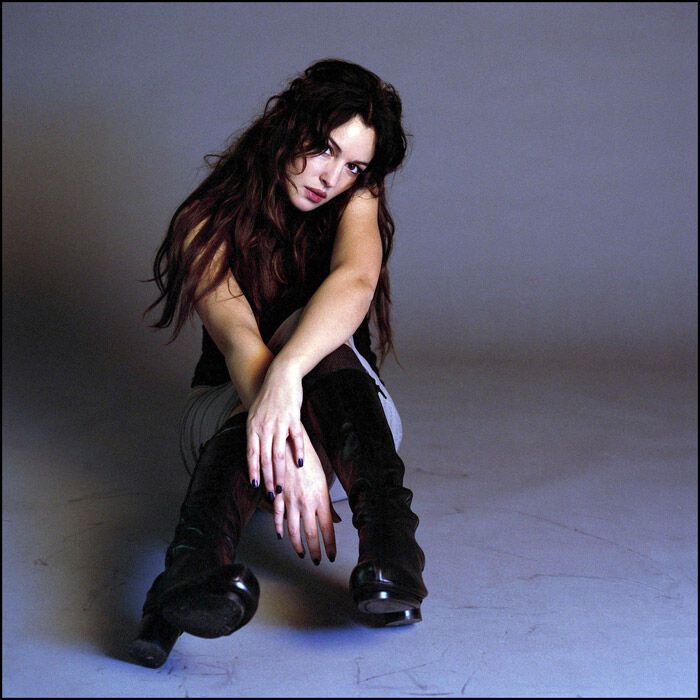 Даже упитанный живот не портит Монику Беллуччи