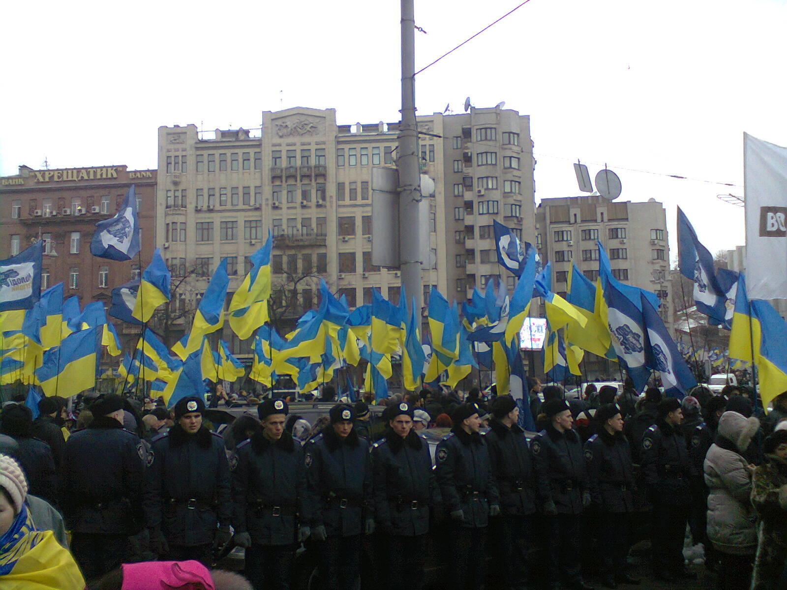 Возле Украинского дома собирается митинг протеста