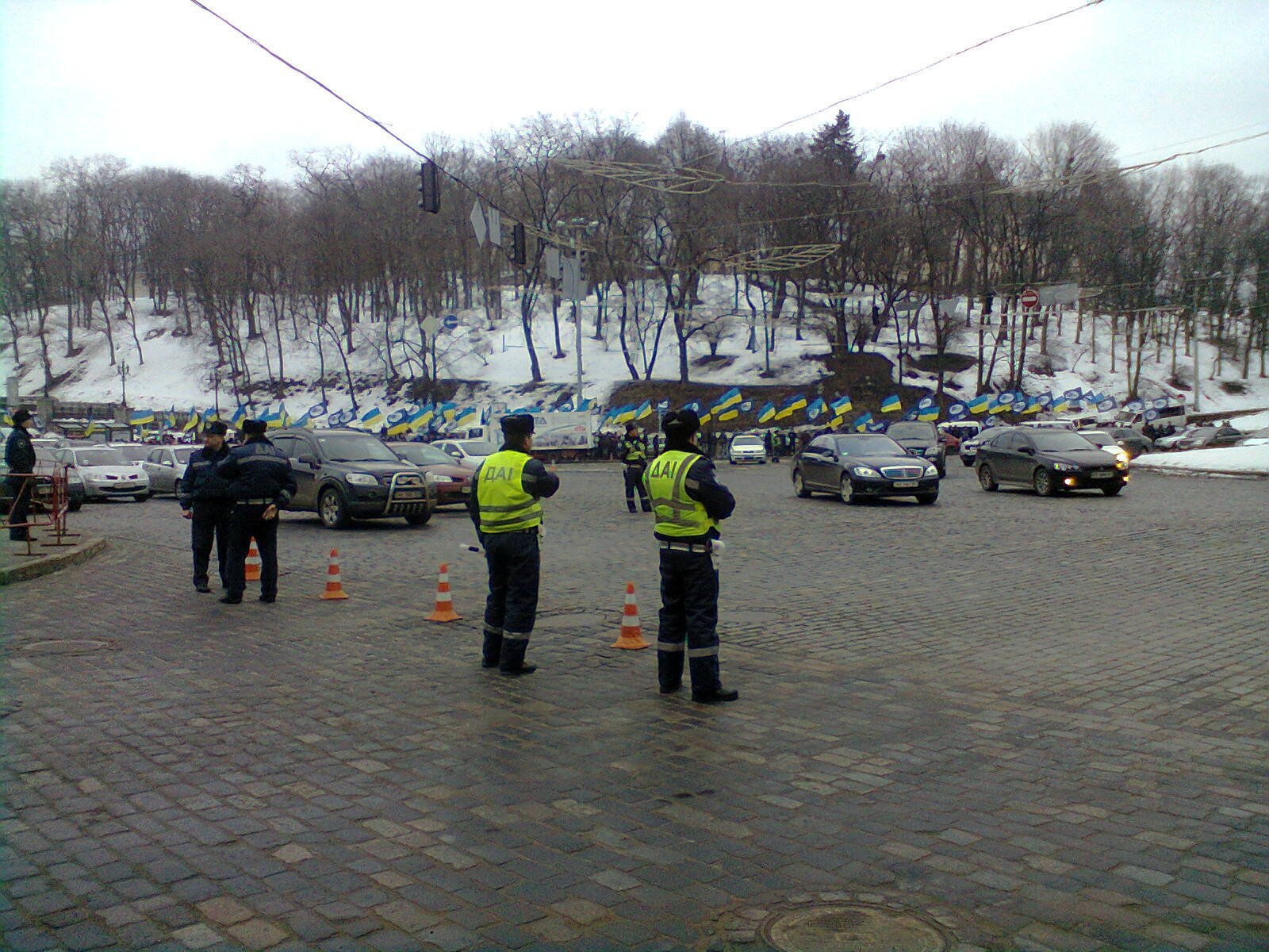 Несколько сот милиционеров охраняют порядок у Украинского дома