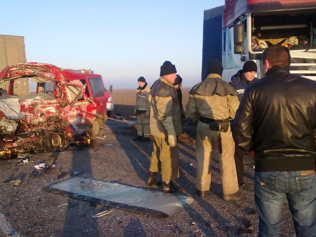 Трагическое ДТП на Херсонщине: микроавтобус столкнулся с грузовиком