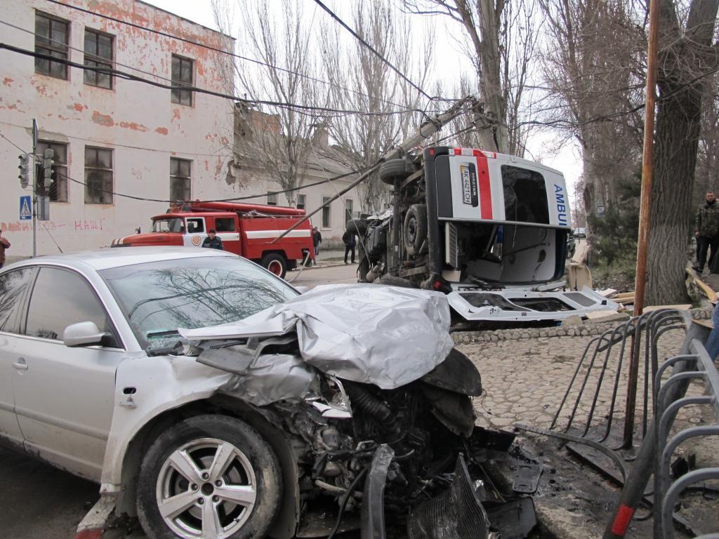 В Феодосии умер врач скорой, попавшей в аварию. Видео