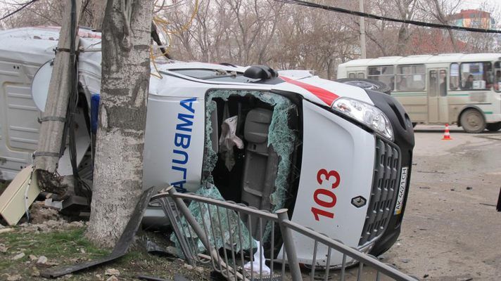 В Феодосии умер врач скорой, попавшей в аварию. Видео