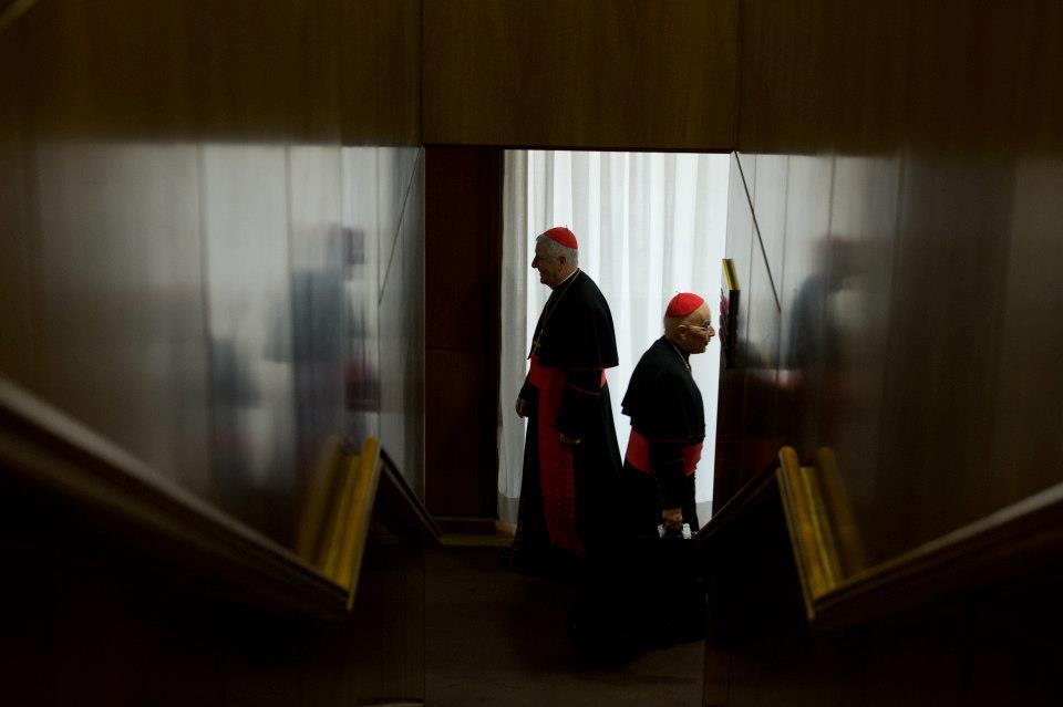 В Ватикане ждут "первый дым" из трубы Сикстинской капеллы