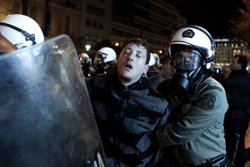 В Греции спецназ разогнал акцию "рассерженных". Видео