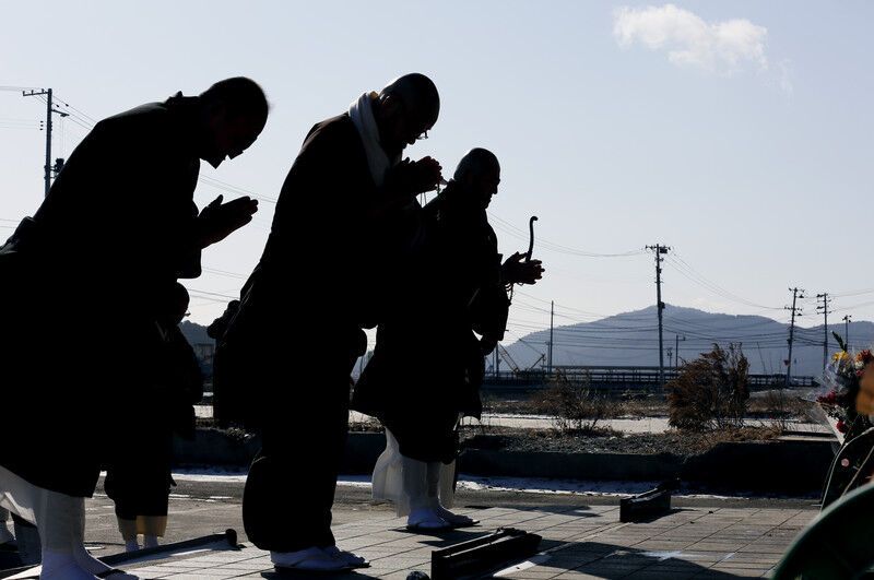 Япония почтила память жертв землетрясения 2011 года