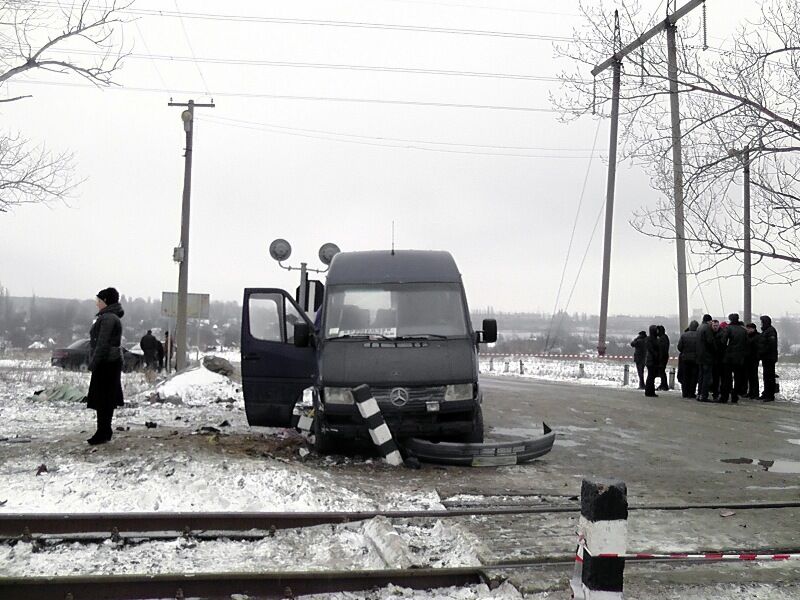 На Кировоградщине поезд сбил маршрутку: 3 погибли, 4 - в больнице. Обновлено