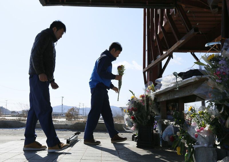 Япония почтила память жертв землетрясения 2011 года