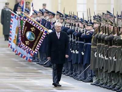 Президент Чехії одягнув краватку з російським триколором. Фото