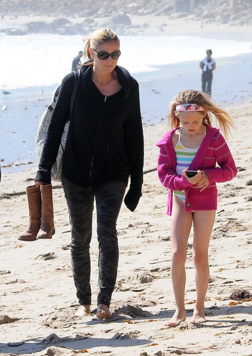 Хайди Клум веселится с детьми на пляже. Фото