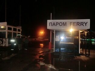 В Севастополе на полном ходу в море упал Mitsubishi Pajero. Фото