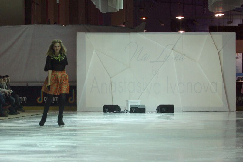 У Києві пройшов показ мод на ковзанах