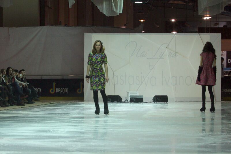 В Киеве прошел показ мод на коньках
