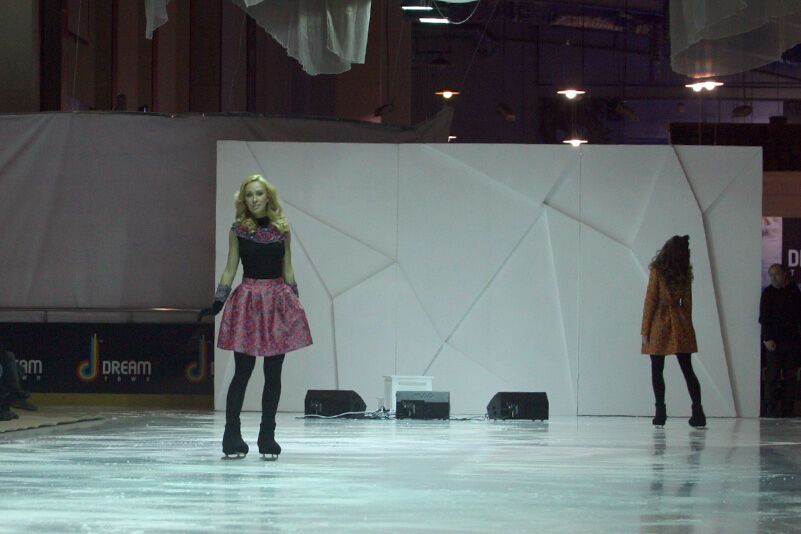 У Києві пройшов показ мод на ковзанах