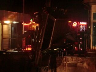 В Севастополе на полном ходу в море упал Mitsubishi Pajero. Фото