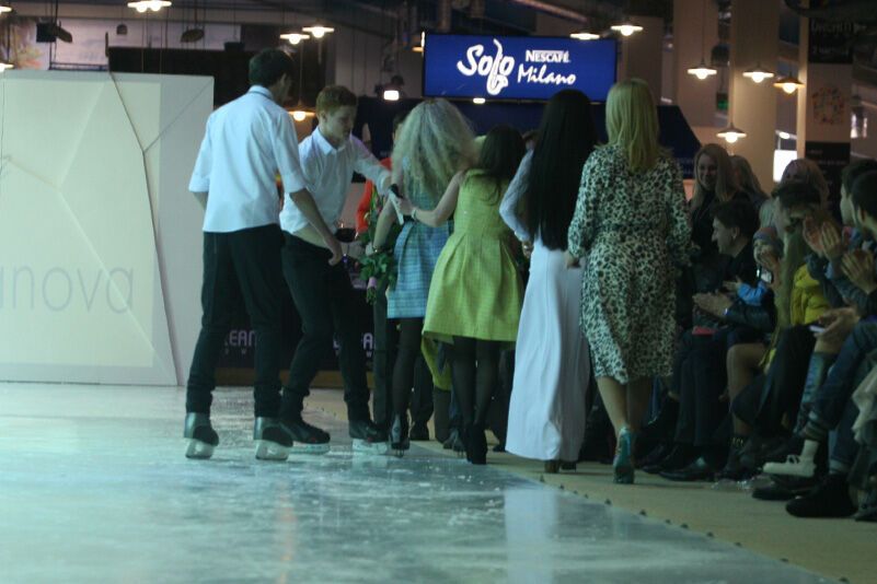 У Києві пройшов показ мод на ковзанах