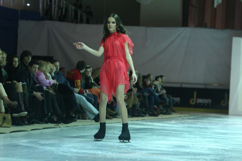 У Києві пройшов показ мод на ковзанах