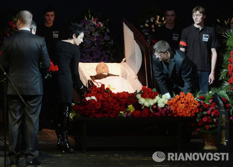 Панина похоронили рядом с Галкиным и Квашей. Видео