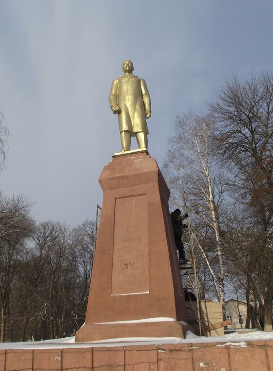 Коммунисты восстановили памятник Ленину в Ахтырке