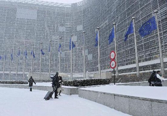 Через снігопад в Бельгії утворилися 200-кілометрові пробки